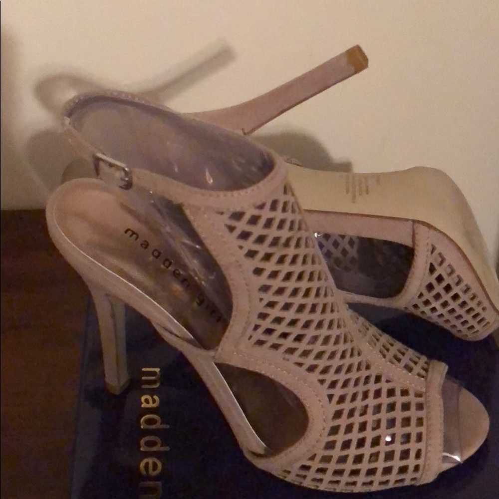 Madden Girl Regalll Size 7